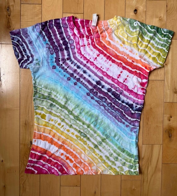 Ladies Ice Dye Short Sleeve Tee - Size Medium  Rainbow Geodes