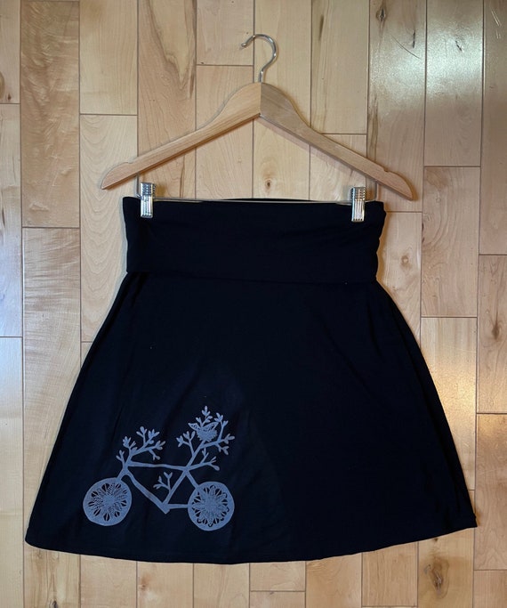 Upcycled Knee Length Jersey Bicycle Skirt in Black Size S - Grey Print