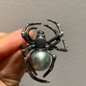 Gothic Spider Ring in Sterling Silver – Pearl & Ruby Witchy Jewelry – Dark Style Handmade Ring – Symbolic Gift for Gothic Lovers