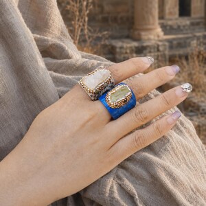 Scales of the Frozen Vein, Natural Raw Quartz Crystal and Snakeskin Ring, Handmade Wide Statement Ring in Blue or Beige, Vintage Jewelry