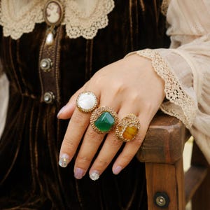 Anello statement regolabile in agata naturale o madreperla, fatto a mano, stile boho, placcato oro, regalo per lei
