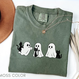Cute Ghost Cat Halloween T‑Shirt for Cat Lovers Spooky Season Tee Funny Ghost & Black Cat Shirt Trick or Treat Outfit Fall Halloween Gift