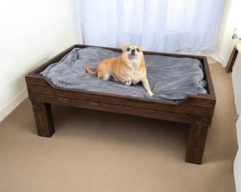Cama para perros personalizada de madera elevada con cojín, muebles rústicos altos para mascotas, sofá grande para perros de estilo rústico moderno, regalo para amantes de los perros.