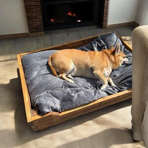 Raised wooden custom dog bed with cushion, cozy rustic pet furniture, modern farmhouse cat bed, couch for pets, gift for pet dog lovers bild 3