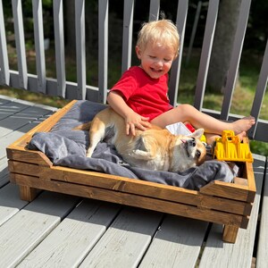 Raised wooden custom dog bed with cushion, cozy rustic pet furniture, modern farmhouse cat bed, couch for pets, gift for pet dog lovers bild 7