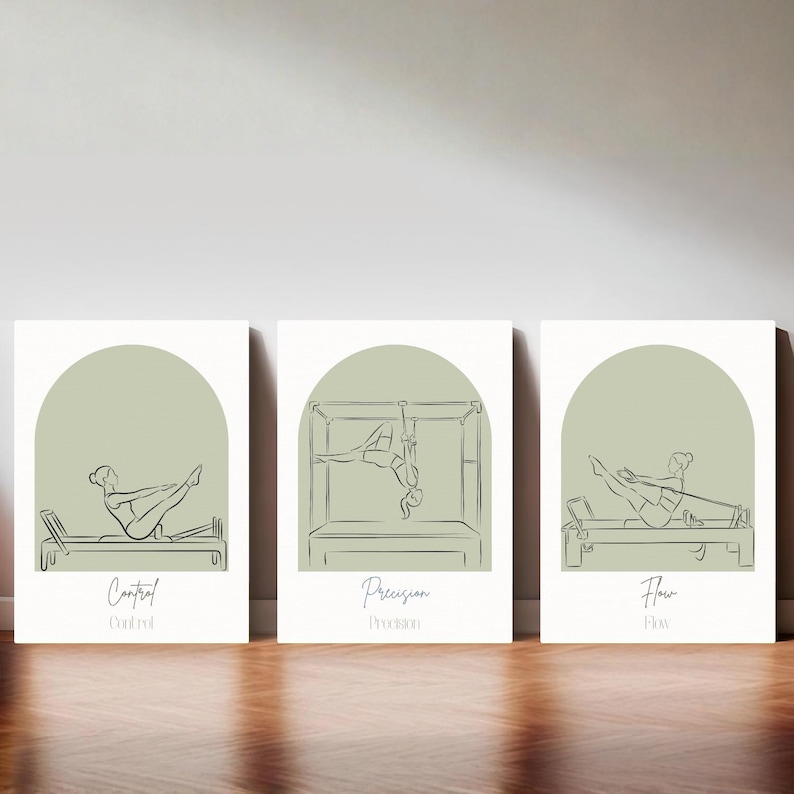 Puede incluir: Tres l&aacute;minas rectangulares para pared con arcos de color verde salvia y dibujos de l&iacute;neas negras de personas en m&aacute;quinas de Pilates. Las l&aacute;minas incluyen el texto Control, Precision y Flow en letra cursiva debajo de cada ilustraci&oacute;n.