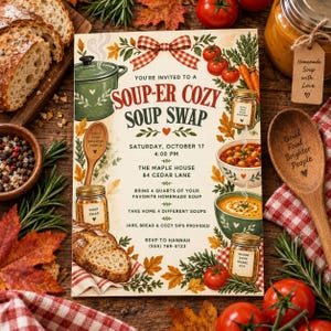 Peut inclure: Une carte d'invitation rectangulaire intitulée SOUP-ER COZY SOUP SWAP avec des illustrations automnales d'une marmite verte, de bols de soupe, de pain, de tomates, de carottes et d'un nœud vichy rouge. Le texte indique les détails de l'événement.