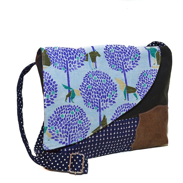 Wax bags, Crossbody handbag, Travel bag, Holiday bag, Gifts for women, wax Handbag, Vacation gifts, wax bags, wolf print bag, Carryon bag