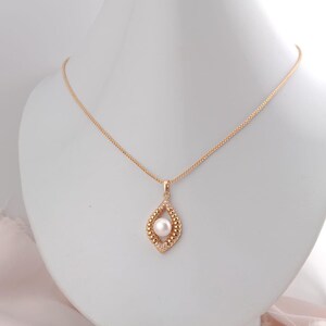 Bridal Freshwater Pearl Pendant Necklace – Elegant Teardrop Design for Bride & Bridesmaids