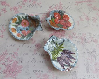 Decorated Seashells Set of 3 Decoupaged Seashells for Gifts, Favors or Decorations Floral Theme Fancy Seashells Plant Decorations Small Gift