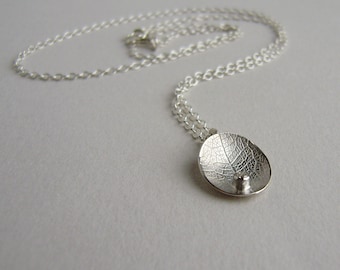 Silver little leaf dish necklace with diamond