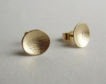 9ct yellow gold mini leaf dish earrings
