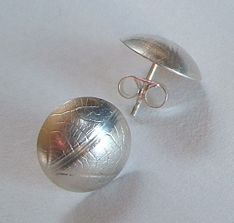 Silver convex leaf dome earrings image 3