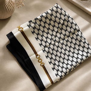 CHANEL シャネル　シルクスカーフ白系×ゴールド×ブラック Chanel silk scarf - Etsy 日本