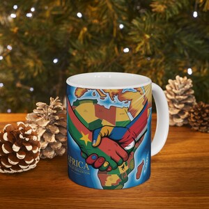 Tazza in ceramica con eredità africana, tazza da caffè unica, regalo per viaggiatori, design africano vibrante, tazza per celebrazioni culturali