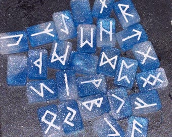 Runas Futhark pintadas a mano: Set de adivinación de resina