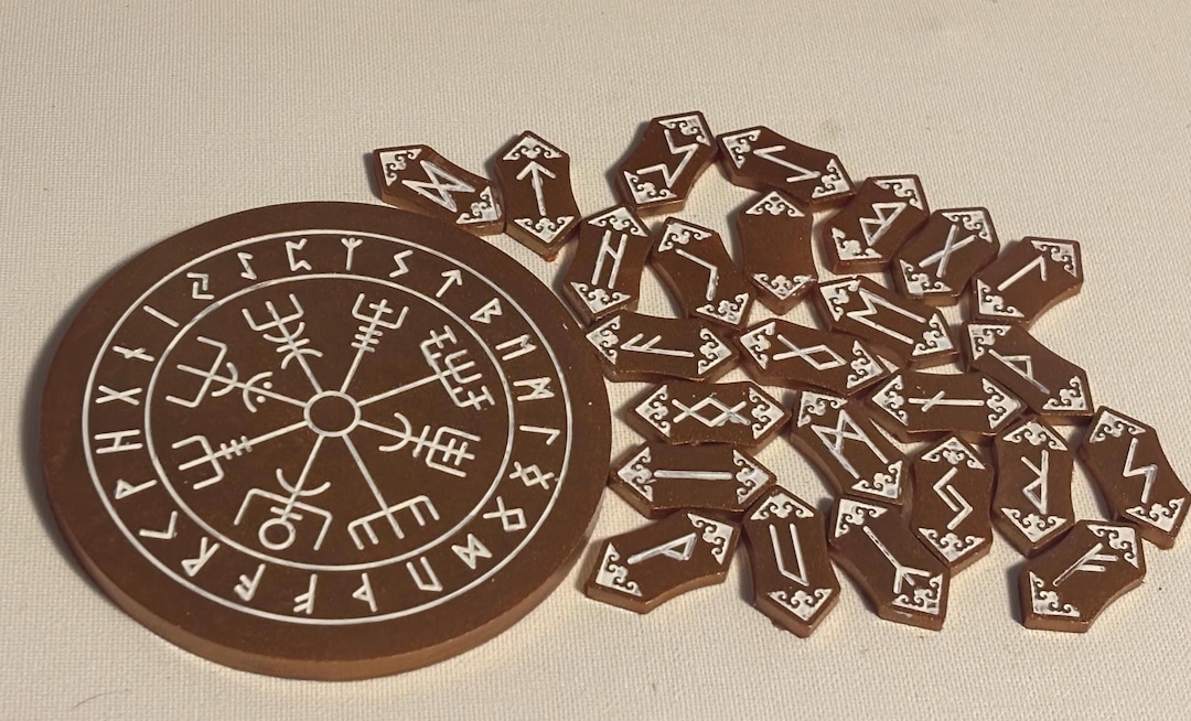 Handmade Resin Divination Compass With Runes Viking Norse Spiritual ...