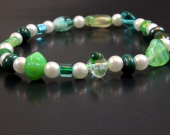 Handcrafted Green Glass Bead Bracelet with Elastic Band