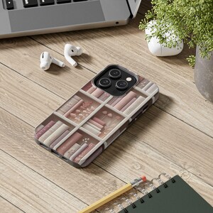 Pastel boekenplank telefoonhoesje neutraal roze boekenliefhebber esthetiek voor iPhone 15 14 Pro Max 13 12 11 Samsung Galaxy S24 S23 S22 cadeau