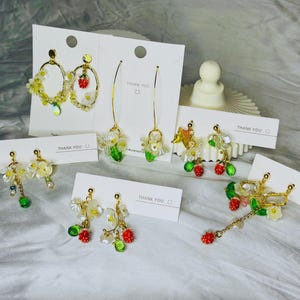 Erdbeergarten: Handgemachte Erdbeerohrringe | Hüttenkern Schmuck | Natur inspiriert | Leichtgewicht | Geschenk für Sie