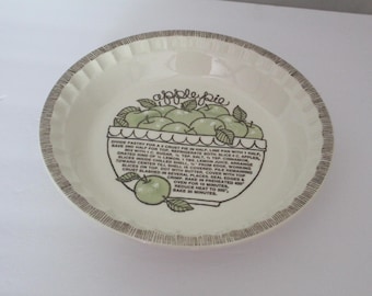 Vintage USA Royal China Jeanette Apple Pie Plate with Recipe, 1970s Bakeware Dish