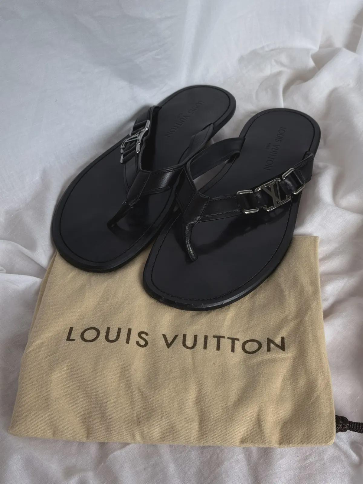 Louis vuitton flip flops - Etsy Nederland