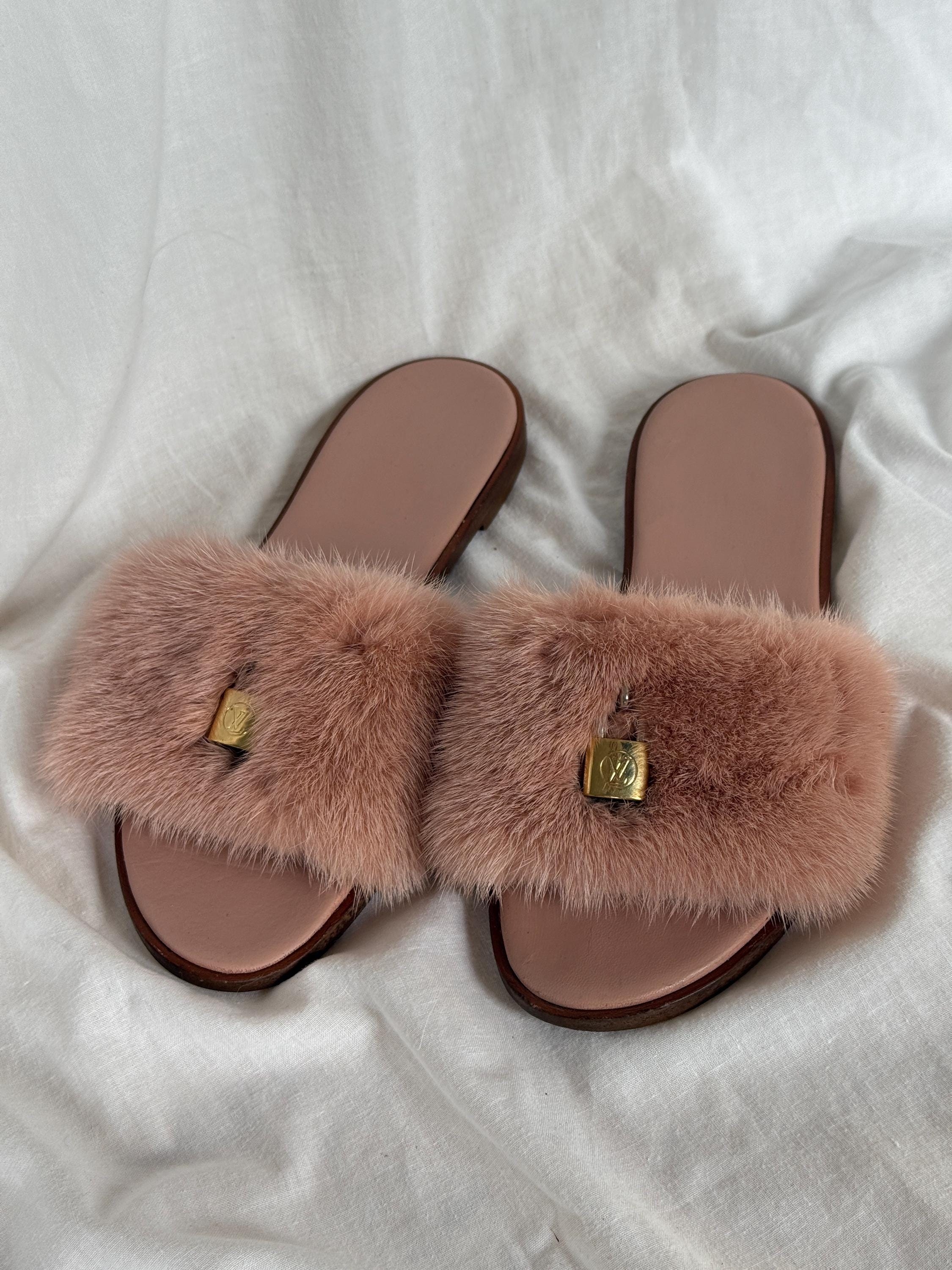 Slippers Womens Louis V Fur Slippers Louis Vuitton Room Shoes 