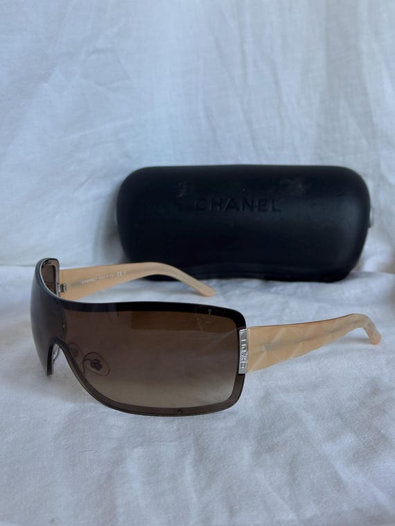 Vintage CHANEL 4126 Shield Sunglasses - Rare Brown Mask - Etsy display picture 1