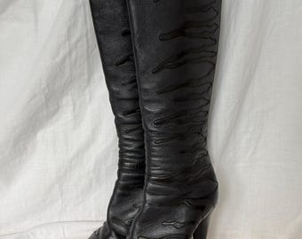 Prada vintage Archive Rare Bottes motardes en cuir noir Flames Bottes genou
