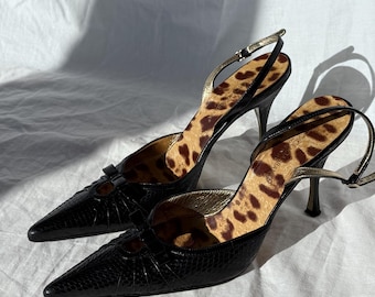Zapatos de tacón destalonados de Dolce & Gabbana en piel texturizada negra – Punta afilada con plantilla de leopardo