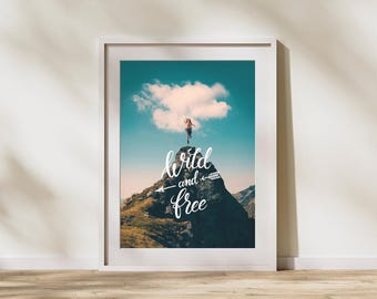 Dzika i wolna sztuka ścienna z górami – plakat motywacyjny o przygodach, wydruk krajobrazu naturalnego, dekoracja z cytatem o wędrówkach, wydruk podróżny w stylu boho