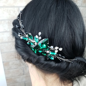Handmade Emerald Crystal Hair Comb Statement Bridal Hairpiece – Green & Black Beaded Wedding Hair Accessory for Women