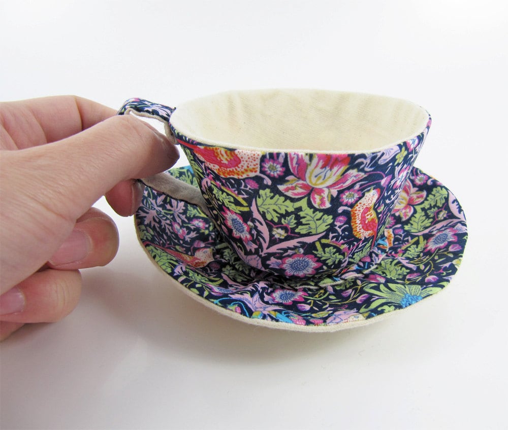 Made-To-Order | 1 - 2 Semaines- Tasse de Thé Textile Rangé- Liberty Strawberry Thief William Morris