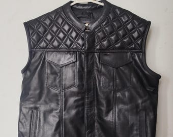Chaleco de motociclista de cuero negro hecho a mano – Chaleco de motociclista con acolchado de rombos para hombre – Equipamiento de equitación de piel de vaca auténtica – Estilo vintage de club de motociclistas.