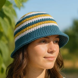PDF-Anleitung für eine Unisex-Fischermütze (Größen S/M/L/XL) – Bunte, gestreifte Häkelmütze – Schnell und einfach – Italienisch + Englisch – DIY-Häkelmütze
