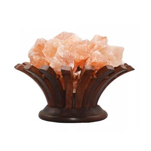 Himalaya Pink Salzlampe mit Holzkorb: 8,4 Pfund, beruhigendes Bernsteinglühen