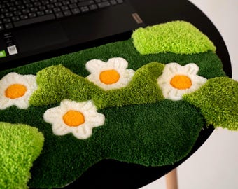 3D Grass Keyboard Rug, 3D Daisy Wrist Rest, Handmade Green Desk Mat for Cottagecore Cubicle Decor