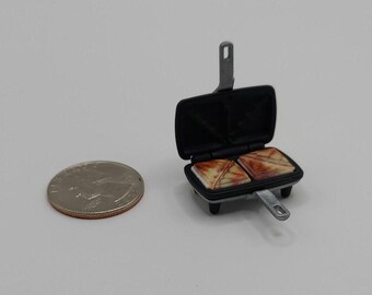 Mini prensa para sándwiches/máquina para hacer paninis: ¡con sándwiches!