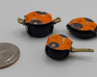 Ollas y sartenes en miniatura - con tapas