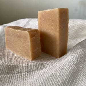 Honey Citrus Soap Bar with Beeswax, Handmade Artisan Body Soap, Natural Skincare Gift, Gentle Bar for Daily Use, Eco Friendly Bath Bar