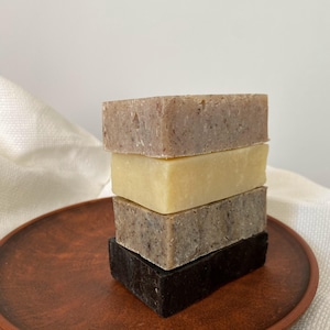 Set de regalo de jabón artesanal para hombre: alquitrán de abedul, pino, exfoliante de café y jabón de afeitar