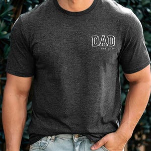 Dad Established 2025 Tee, father&#39;s day shirt, Personalized das shirt, gift for husband, pregnany Announcement for dad, custom dad opa uncle