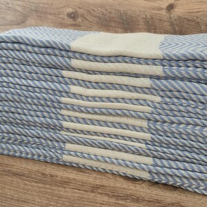 Toalla turca azul claro personalizada: peshtemal bordado personalizado, toalla de hammam 100 % algodón, toalla de playa suave con diseño de chevrones, ligera.
