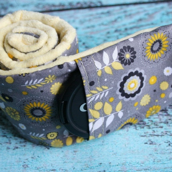 Camera Strap Cover with Lens Cap Pocket - Padded Minky - Happy Daisies with Yellow - Spring