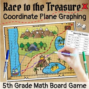 Puede incluir: Un juego de mesa imprimible para estudiantes de matemáticas de 5º grado. El juego presenta un plano de coordenadas con un mapa del tesoro y un volcán. El juego incluye un tablero de juego imprimible, cartas de juego y dados. "Race to the Treasure" está escrito en la parte superior del tablero de juego.