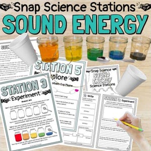 Puede incluir: Materiales educativos para experimentos científicos. La imagen muestra frascos con líquidos de colores, hojas de trabajo y vasos de espuma. El texto dice "Snap Science Stations SOUND ENERGY" y "Station 3 Experiment".