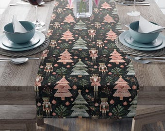 Notenkraker kersttafelloper: roze kerstboomdecoratie