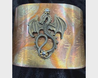 Brazalete de dragón de cobre hecho a mano, brazalete gótico de dragón martillado, joyería bohemia de fantasía Ren Faire
