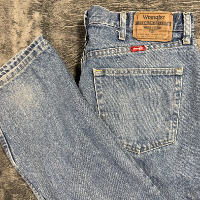 Wrangler Men's Straight Leg Jeans – Medium Wash 100% Cotton (36x32) Bild 1
