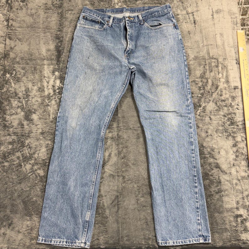 Wrangler Men's Straight Leg Jeans – Medium Wash 100% Cotton (36x32) Bild 2
